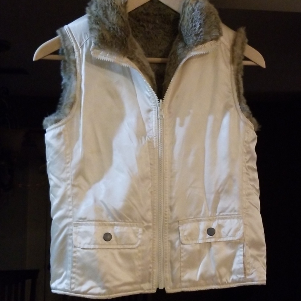 🌺Old Navy Satin like-Faux Fur Vest